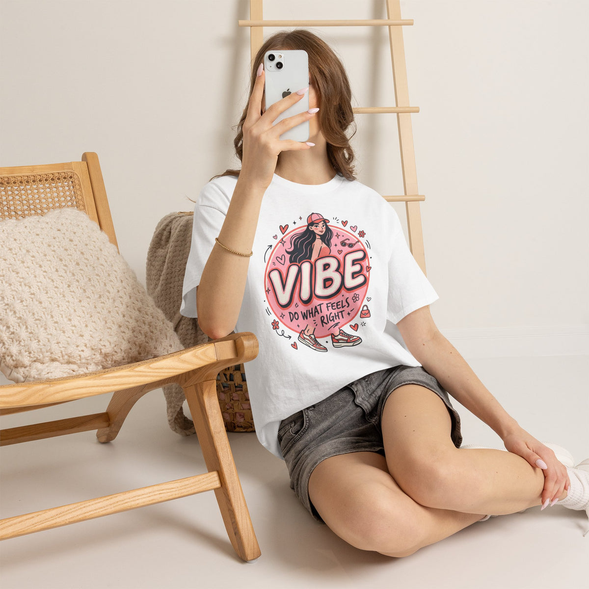 Vibe Girl Graphic Tee — “VIBE: Do What Feels Right” Cute Pink Streetwear T‑Shirt